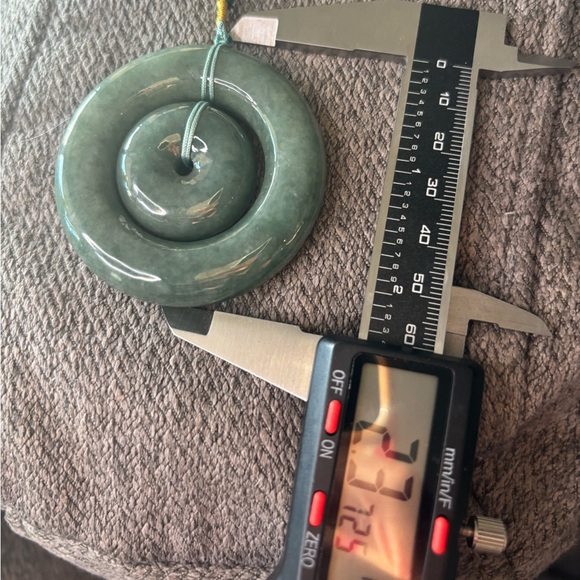 Grade A Jade Beaded Necklace and Pendant - Picture 5 of 8